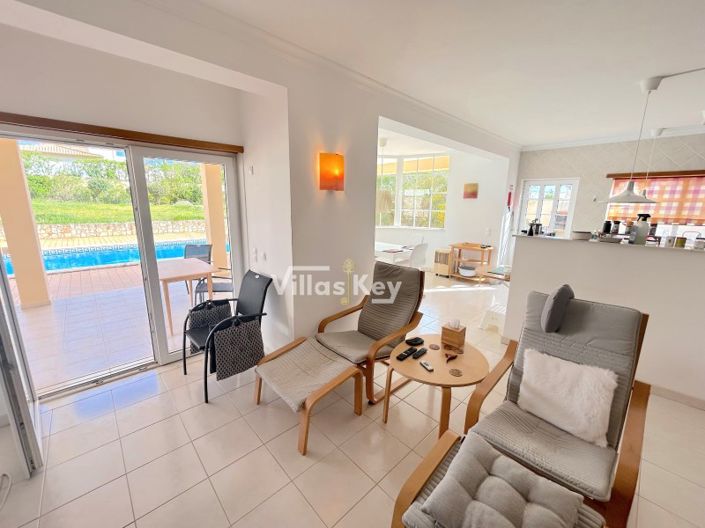 Image No.8-4 Bed House for sale