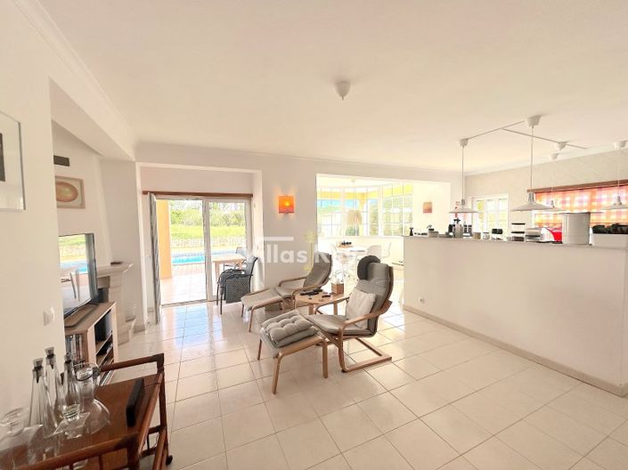 Image No.9-4 Bed House for sale