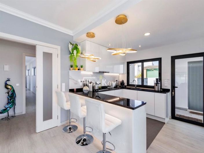 Image No.11-4 Bed House for sale