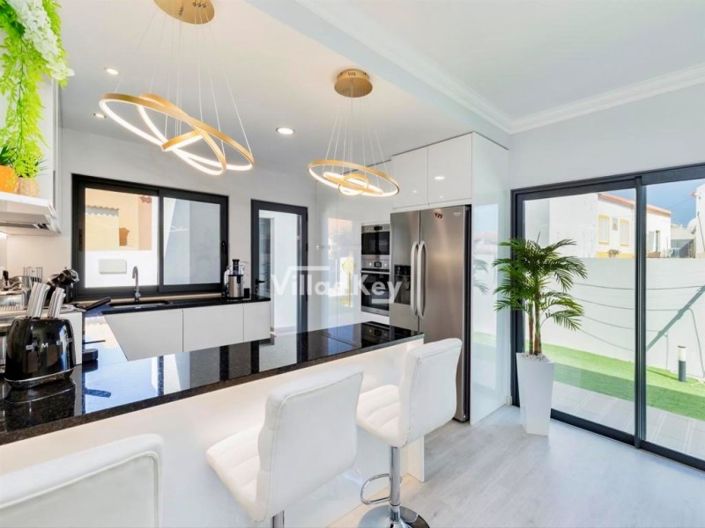 Image No.14-4 Bed House for sale