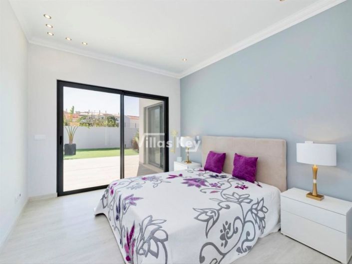 Image No.19-4 Bed House for sale