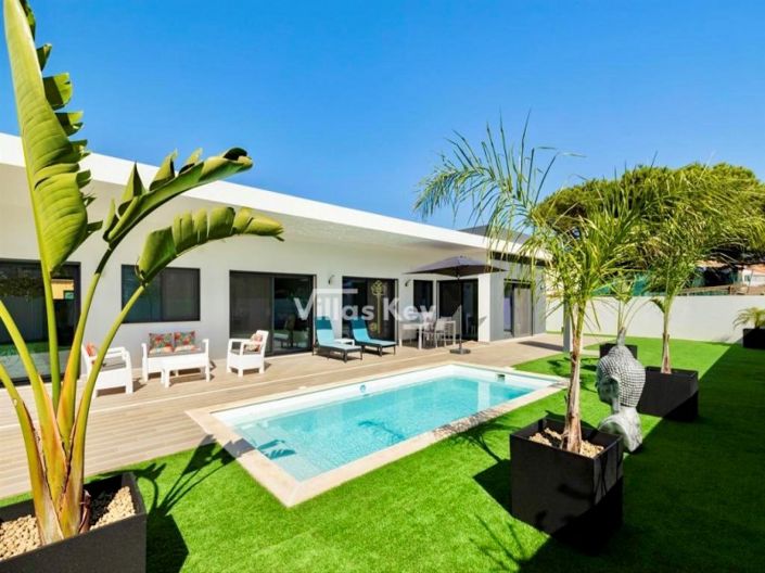 Image No.2-4 Bed House for sale