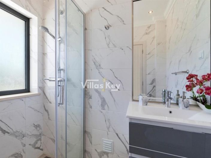 Image No.29-4 Bed House for sale