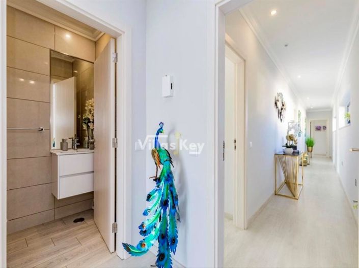 Image No.30-4 Bed House for sale