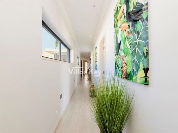 Image No.6-4 Bed House for sale