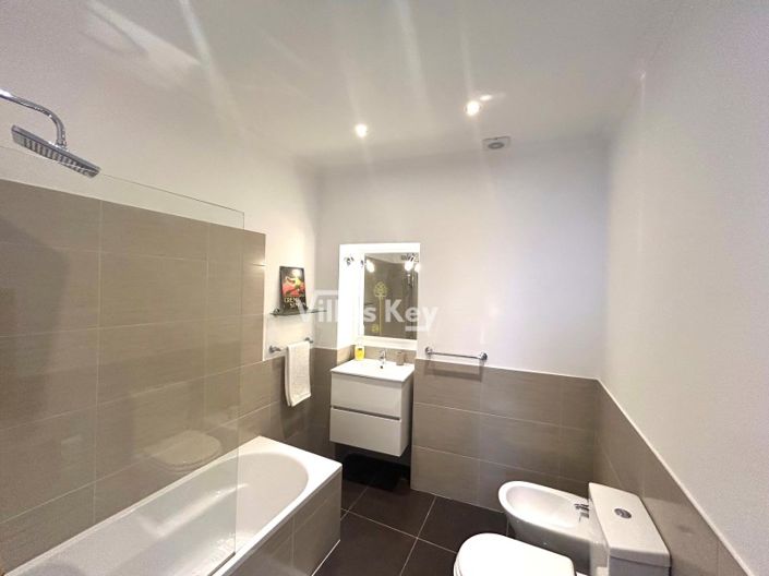 Image No.20-4 Bed House for sale