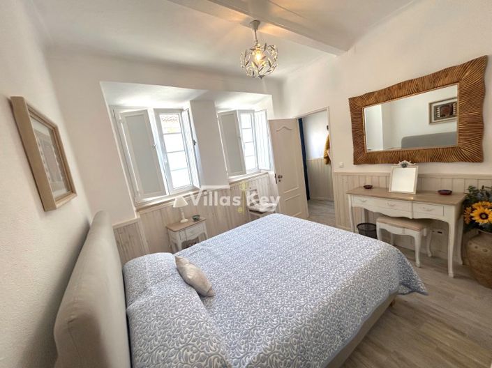 Image No.21-4 Bed House for sale