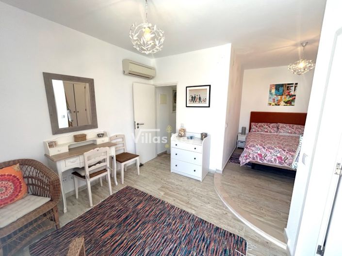 Image No.24-4 Bed House for sale