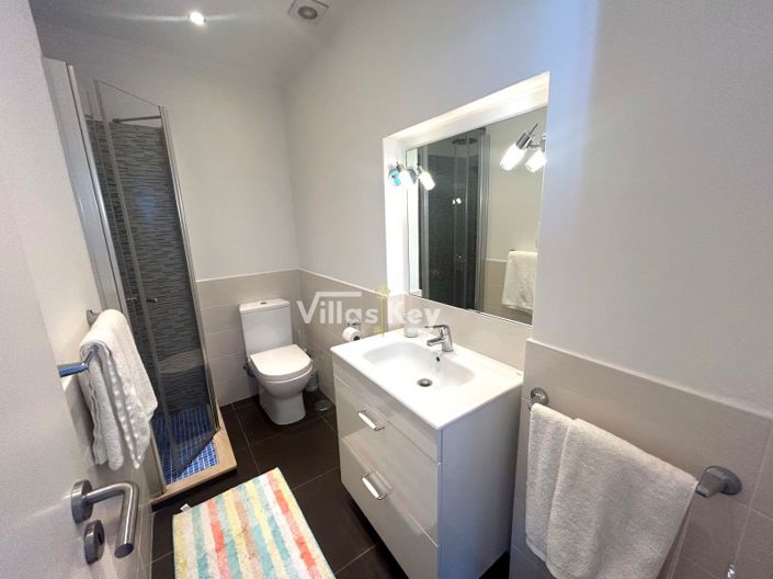 Image No.34-4 Bed House for sale