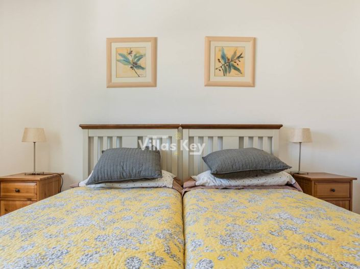 Image No.20-4 Bed House for sale