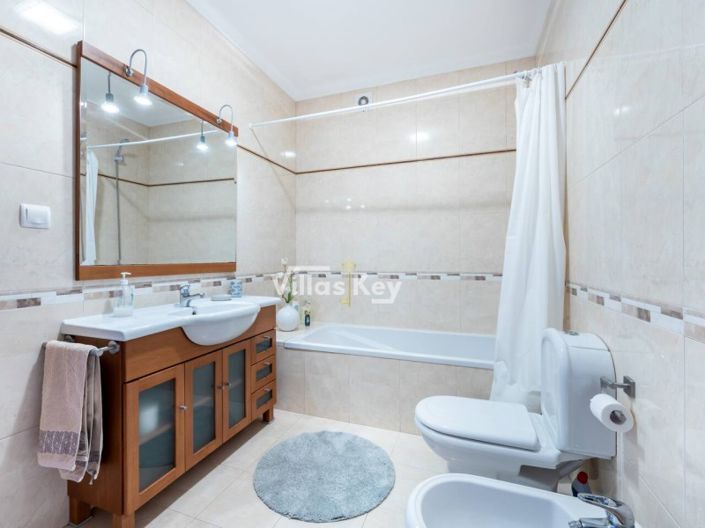 Image No.21-4 Bed House for sale