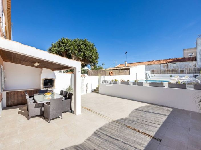 Image No.26-4 Bed House for sale