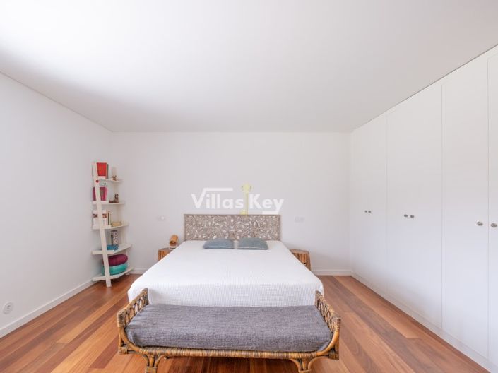 Image No.17-4 Bed House for sale