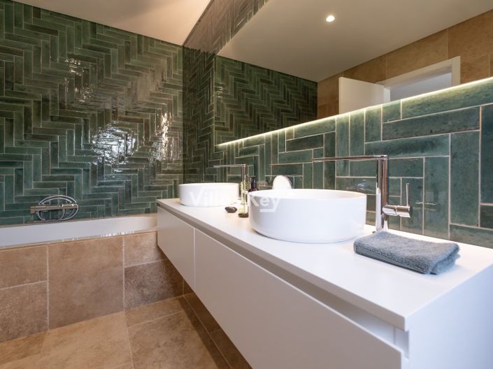 Image No.19-4 Bed House for sale