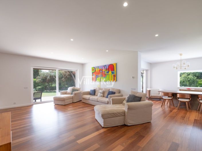 Image No.2-4 Bed House for sale