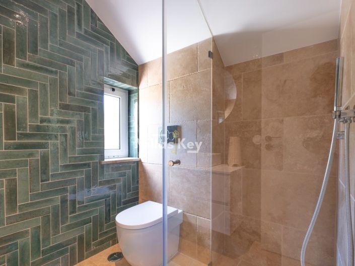 Image No.20-4 Bed House for sale