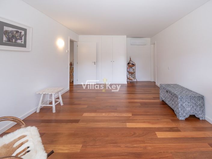 Image No.21-4 Bed House for sale