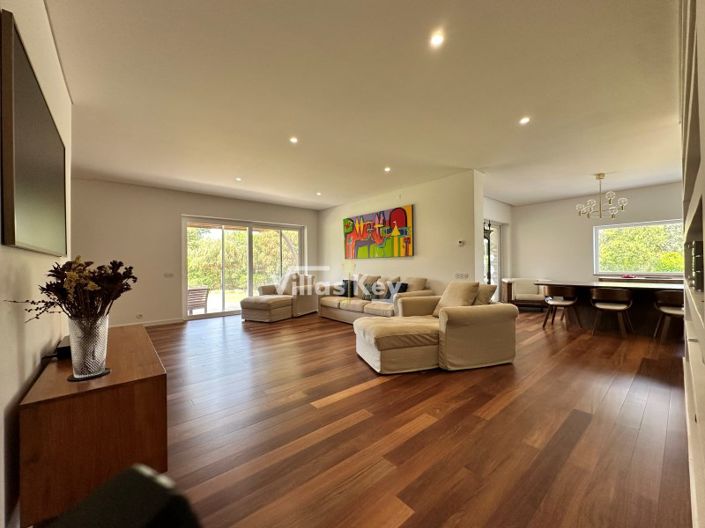 Image No.52-4 Bed House for sale