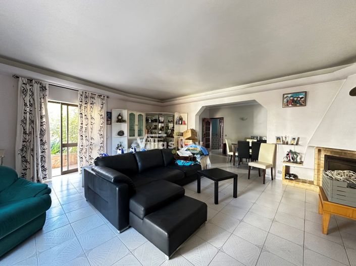 Image No.1-3 Bed House for sale