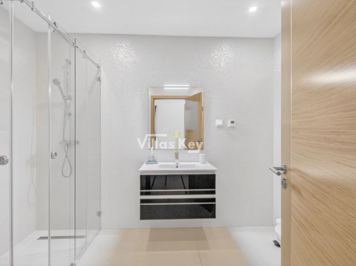 Image No.15-3 Bed Apartment for sale