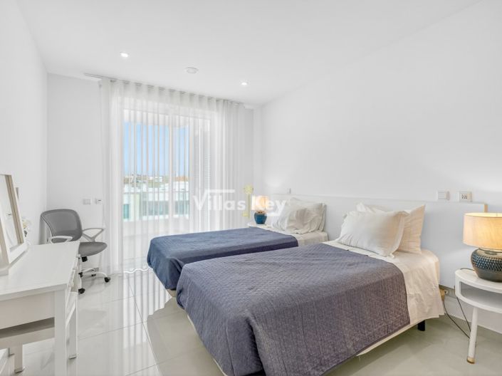 Image No.17-3 Bed Apartment for sale