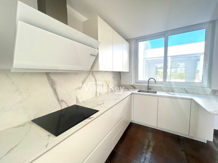 Image No.11-3 Bed House for sale