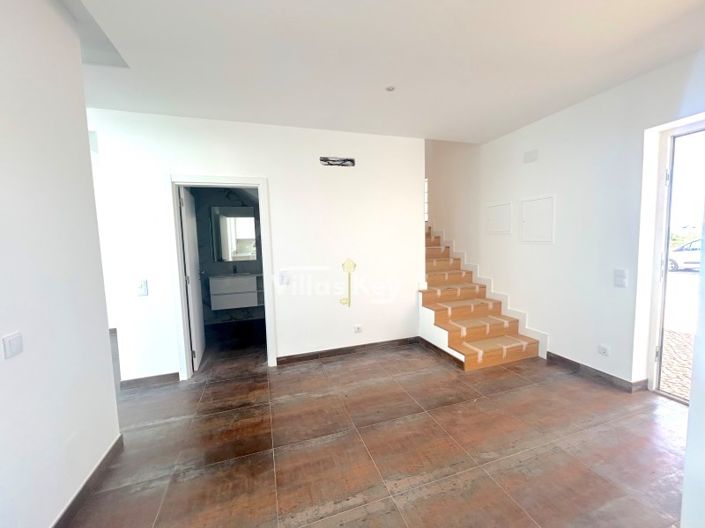 Image No.14-3 Bed House for sale