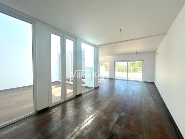 Image No.17-3 Bed House for sale