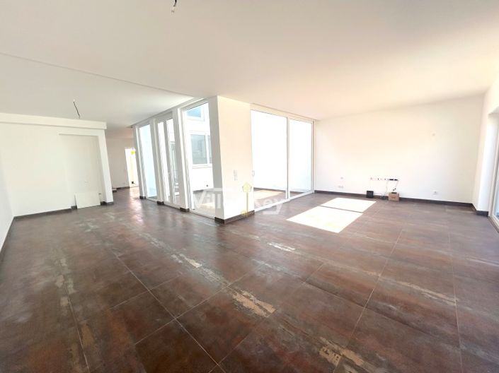 Image No.19-3 Bed House for sale