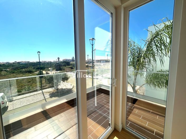 Image No.28-3 Bed House for sale