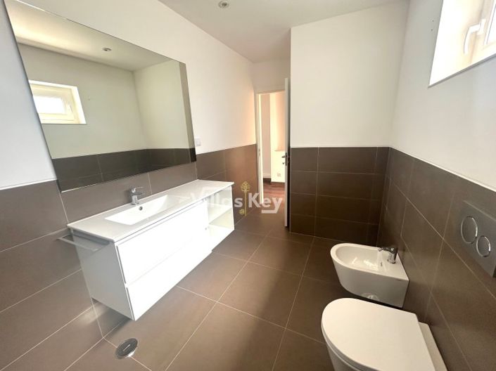 Image No.31-3 Bed House for sale