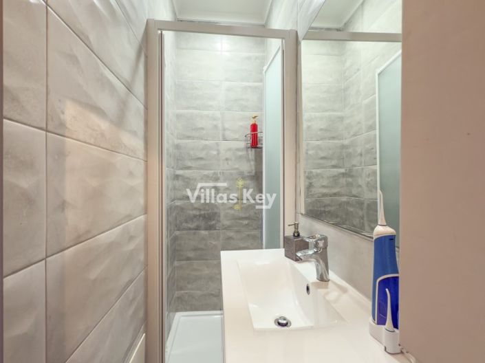 Image No.8-2 Bed House for sale