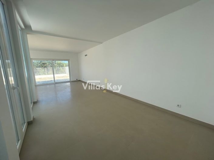 Image No.11-3 Bed House for sale