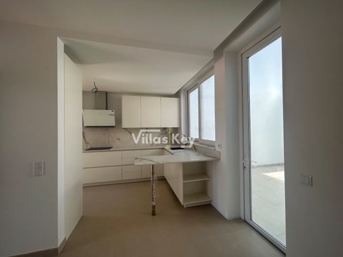 Image No.18-3 Bed House for sale