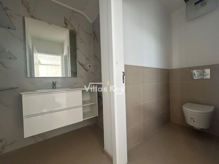 Image No.20-3 Bed House for sale