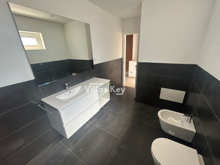 Image No.28-3 Bed House for sale