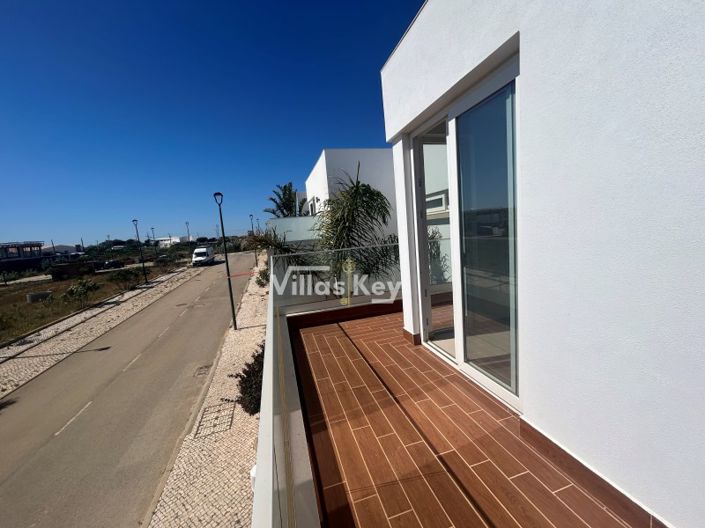 Image No.30-3 Bed House for sale