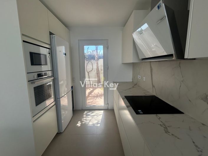 Image No.8-3 Bed House for sale