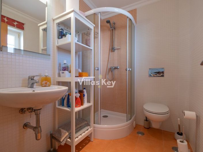 Image No.12-2 Bed House for sale