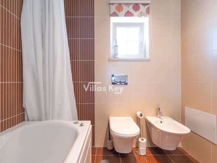 Image No.17-2 Bed House for sale