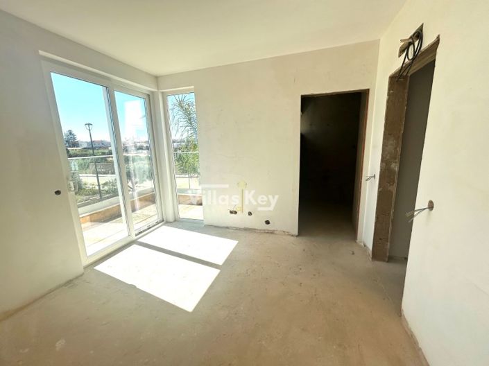 Image No.15-3 Bed House for sale