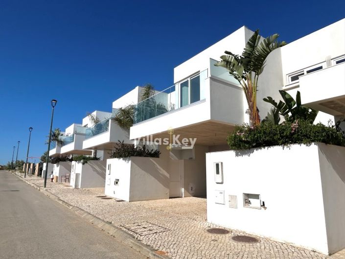 Image No.4-3 Bed House for sale