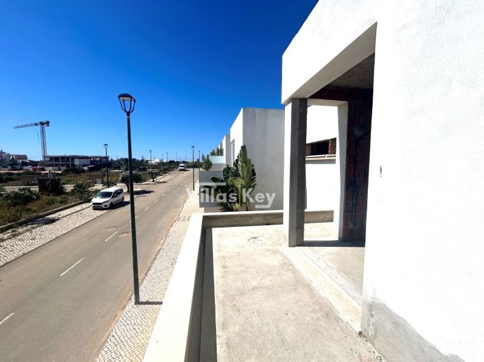 Image No.14-4 Bed House for sale