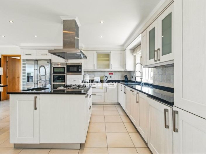 Image No.12-4 Bed House for sale