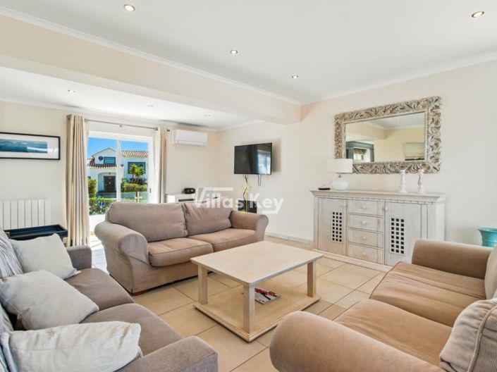 Image No.2-4 Bed House for sale