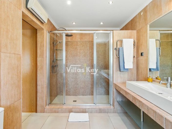 Image No.39-4 Bed House for sale