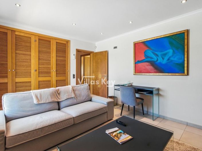 Image No.42-4 Bed House for sale