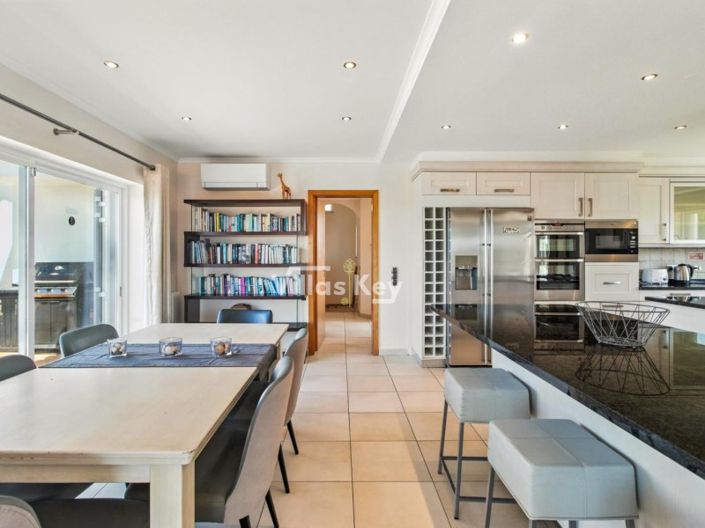 Image No.6-4 Bed House for sale