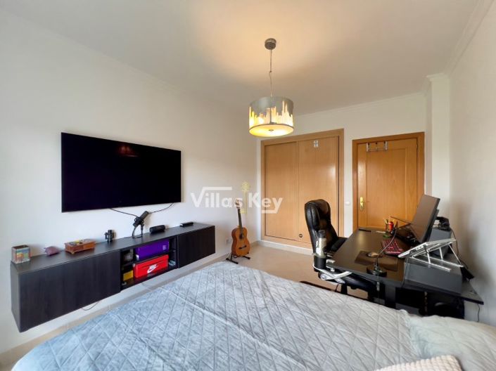 Image No.24-3 Bed Apartment for sale