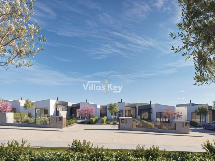 Image No.4-2 Bed House for sale